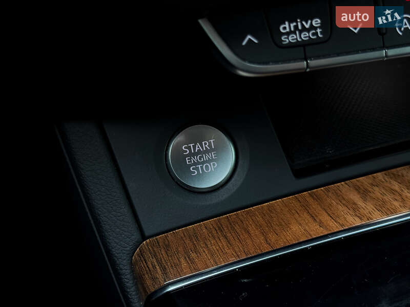 Позашляховик / Кросовер Audi Q5 2022 в Києві