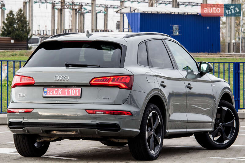 Внедорожник / Кроссовер Audi Q5 2020 в Нововолынске