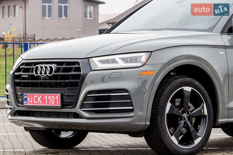Внедорожник / Кроссовер Audi Q5 2020 в Нововолынске