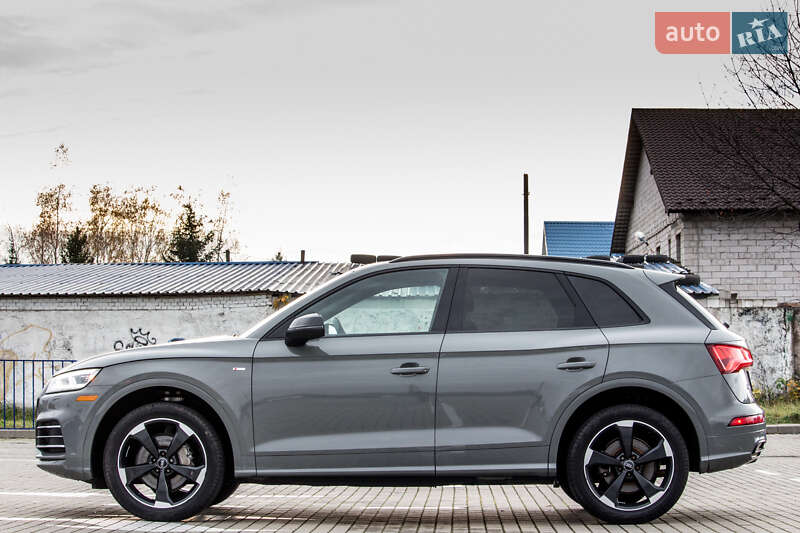 Внедорожник / Кроссовер Audi Q5 2020 в Нововолынске
