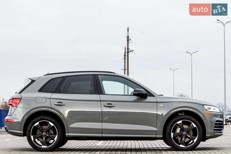 Внедорожник / Кроссовер Audi Q5 2020 в Нововолынске