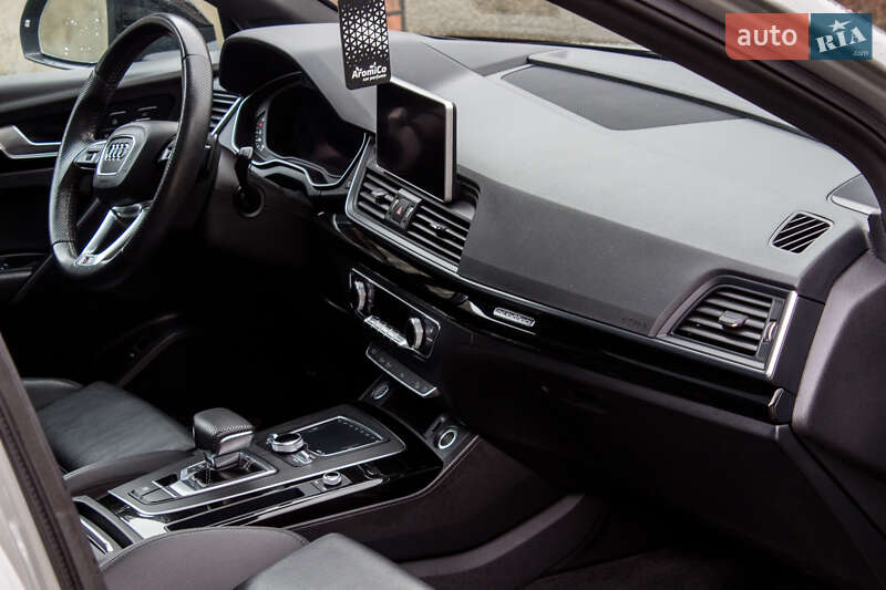 Внедорожник / Кроссовер Audi Q5 2020 в Нововолынске