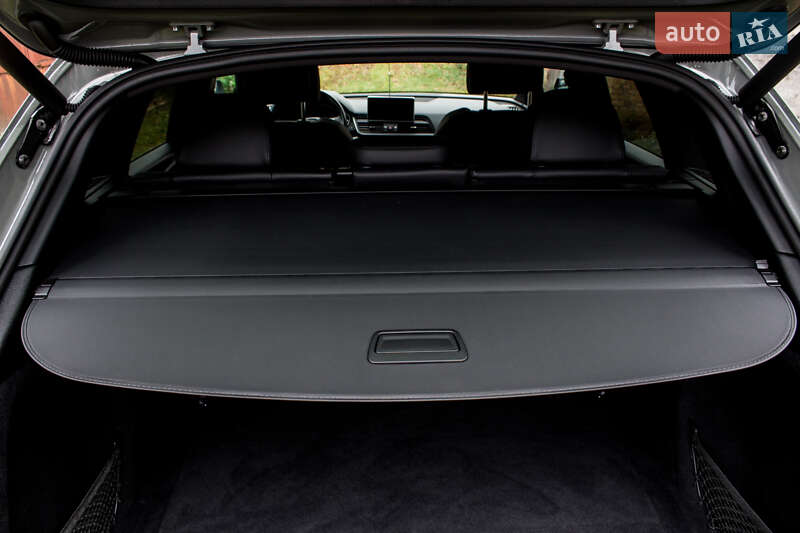 Внедорожник / Кроссовер Audi Q5 2020 в Нововолынске