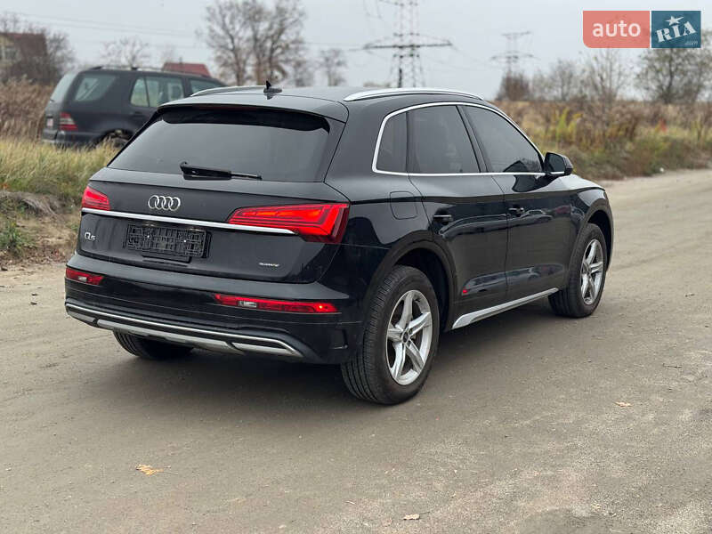 Позашляховик / Кросовер Audi Q5 2020 в Києві