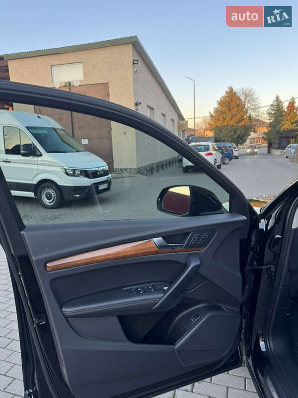 Позашляховик / Кросовер Audi Q5 2021 в Володимирі