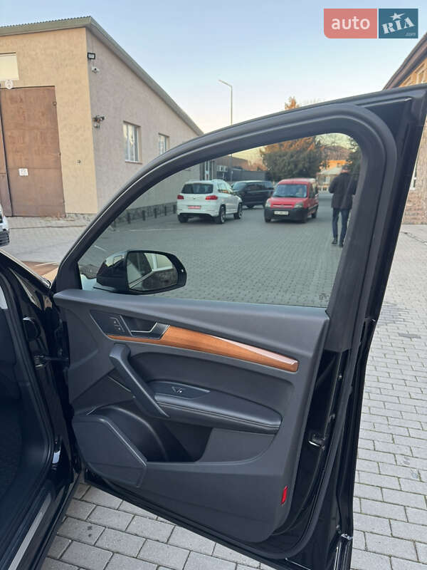 Позашляховик / Кросовер Audi Q5 2021 в Володимирі