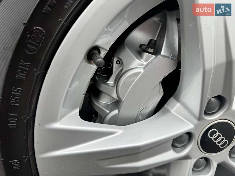 Внедорожник / Кроссовер Audi Q5 2020 в Киеве