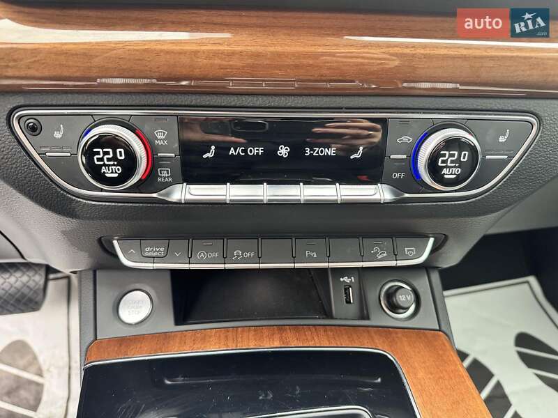 Внедорожник / Кроссовер Audi Q5 2020 в Киеве