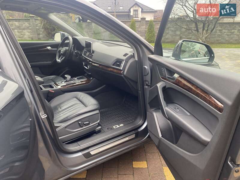 Позашляховик / Кросовер Audi Q5 2017 в Рівному