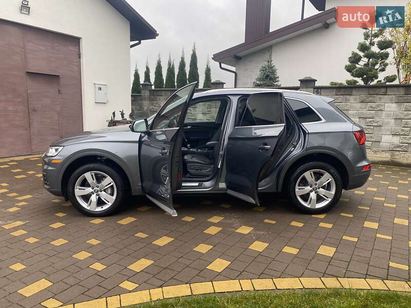 Позашляховик / Кросовер Audi Q5 2017 в Рівному