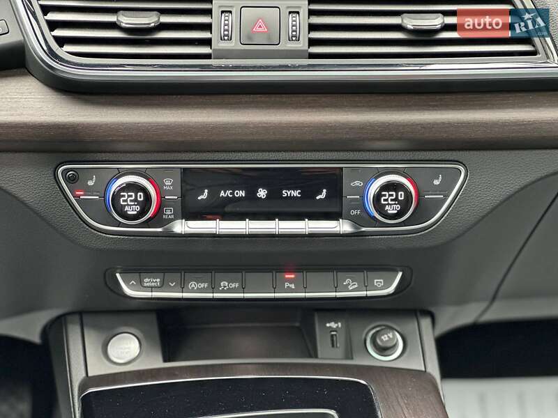 Позашляховик / Кросовер Audi Q5 2021 в Луцьку