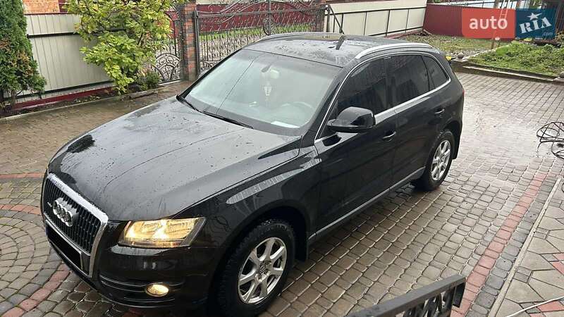 Внедорожник / Кроссовер Audi Q5 2010 в Черновцах
