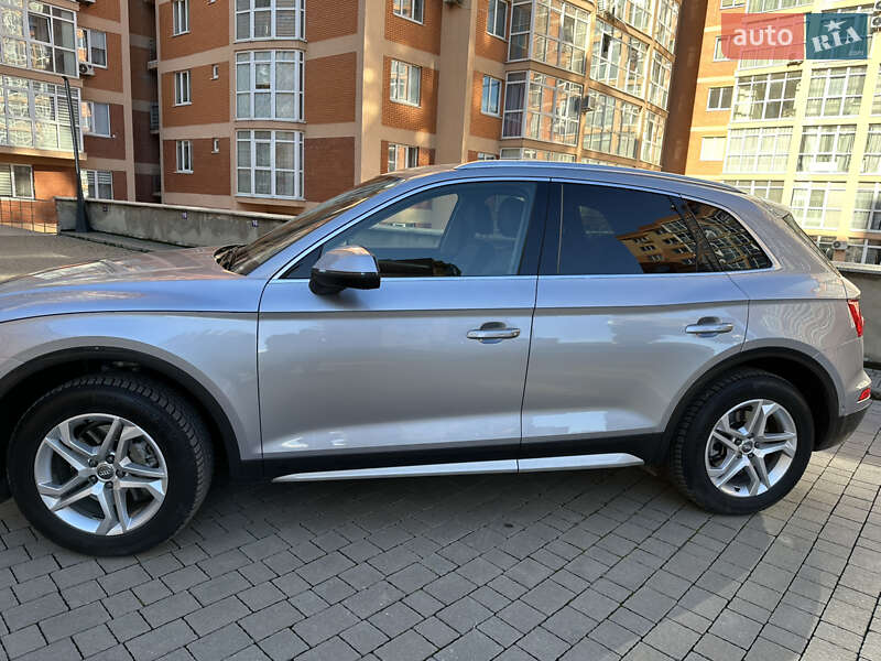 Позашляховик / Кросовер Audi Q5 2019 в Чернівцях