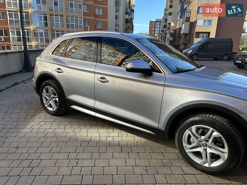 Позашляховик / Кросовер Audi Q5 2019 в Чернівцях