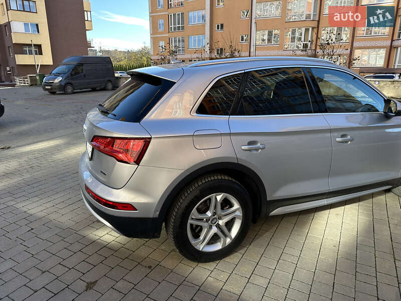 Позашляховик / Кросовер Audi Q5 2019 в Чернівцях