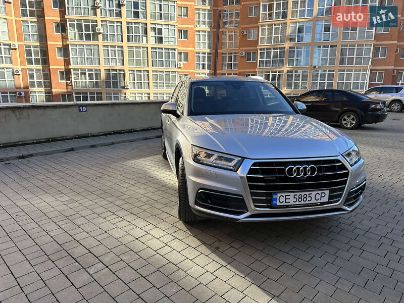 Позашляховик / Кросовер Audi Q5 2019 в Чернівцях