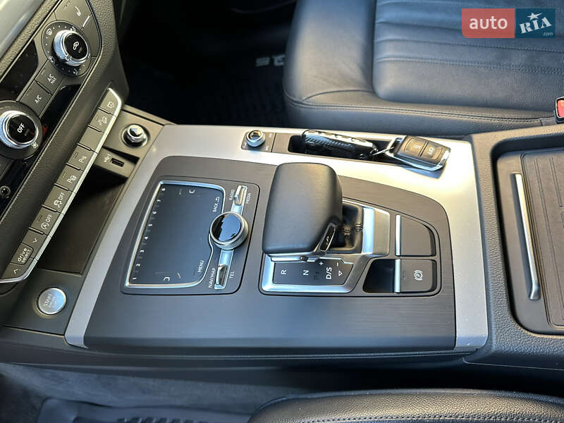 Позашляховик / Кросовер Audi Q5 2019 в Чернівцях