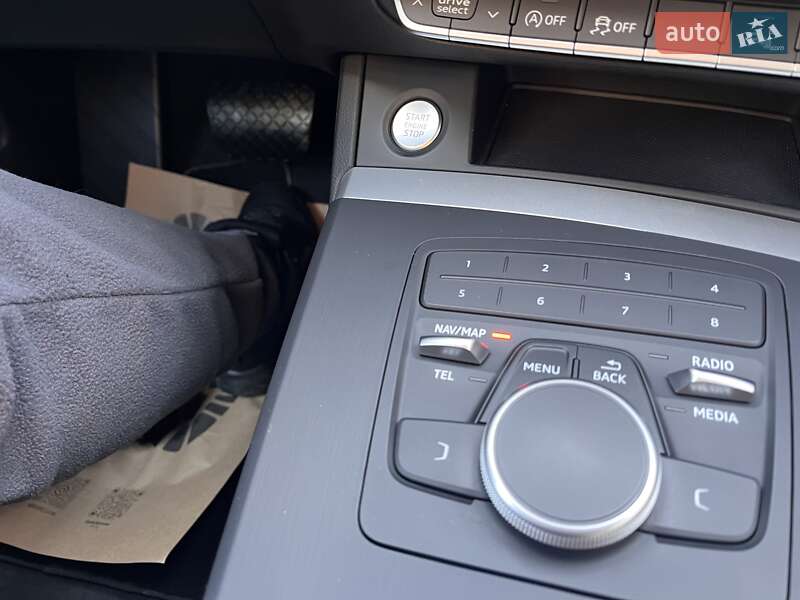 Позашляховик / Кросовер Audi Q5 2018 в Луцьку