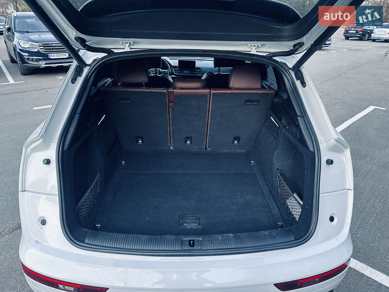 Внедорожник / Кроссовер Audi Q5 2018 в Киеве