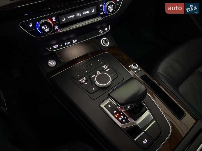 Позашляховик / Кросовер Audi Q5 2017 в Києві