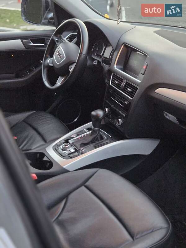 Позашляховик / Кросовер Audi Q5 2015 в Вишневому фото 3 Позашляховик / Кросовер Audi Q5 2015 в Вишневому