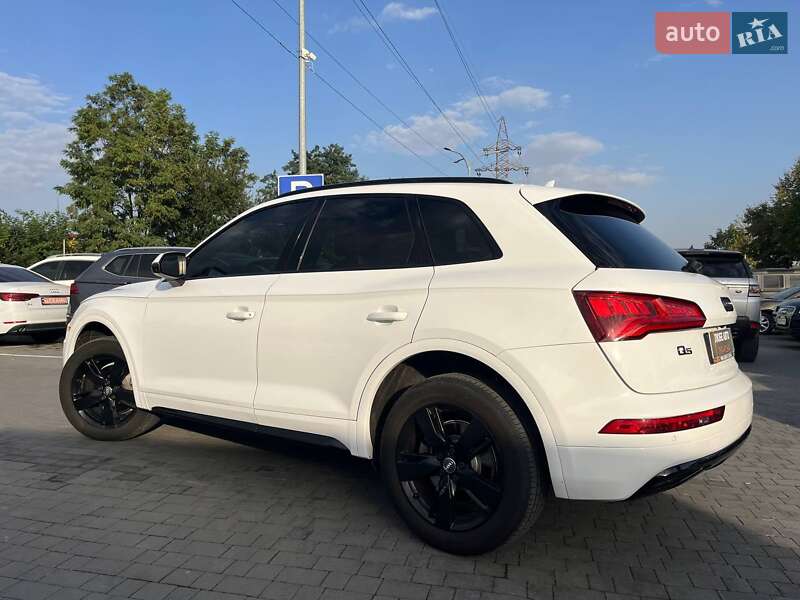 Позашляховик / Кросовер Audi Q5 2017 в Львові