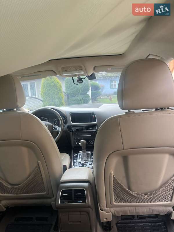 Позашляховик / Кросовер Audi Q5 2010 в Комарному