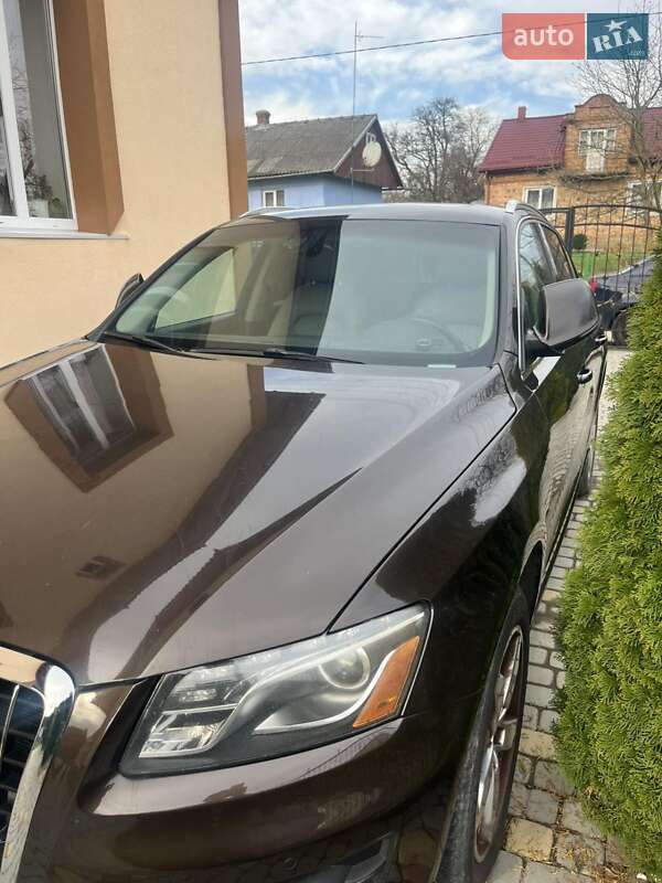 Позашляховик / Кросовер Audi Q5 2010 в Комарному