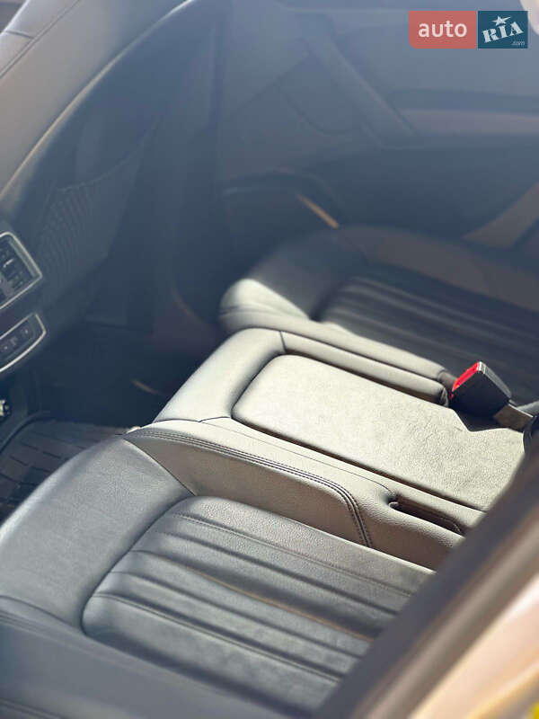 Позашляховик / Кросовер Audi Q5 2019 в Києві