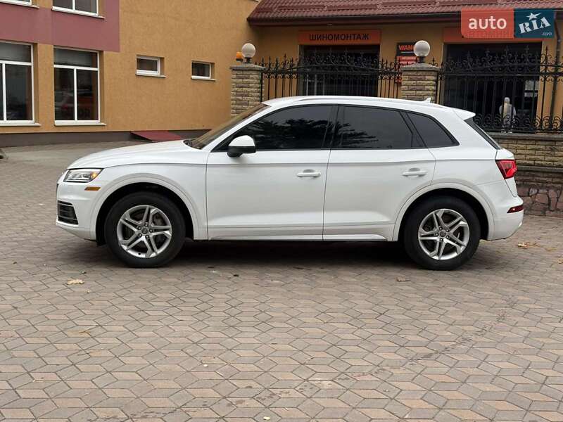 Позашляховик / Кросовер Audi Q5 2018 в Лубнах