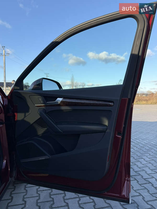 Позашляховик / Кросовер Audi Q5 2017 в Львові