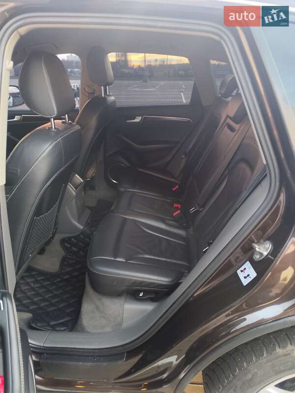 Позашляховик / Кросовер Audi Q5 2011 в Києві