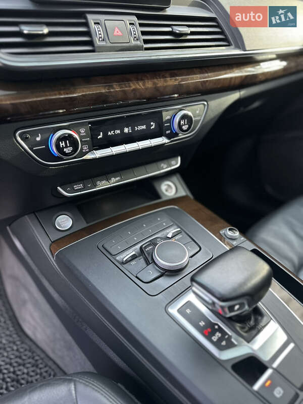 Внедорожник / Кроссовер Audi Q5 2017 в Каменском