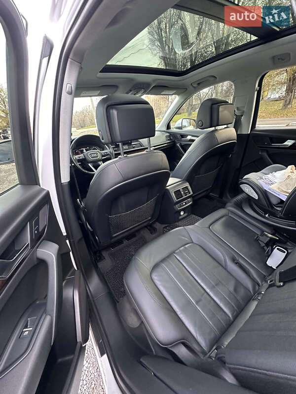 Внедорожник / Кроссовер Audi Q5 2017 в Каменском