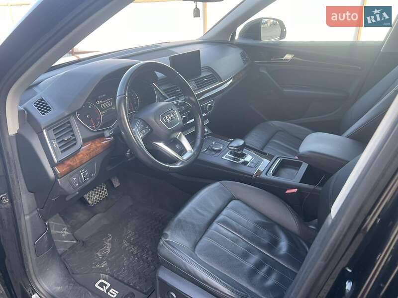 Внедорожник / Кроссовер Audi Q5 2017 в Нововолынске