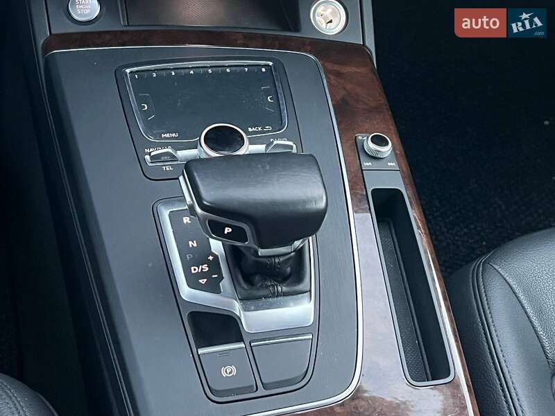 Позашляховик / Кросовер Audi Q5 2017 в Києві