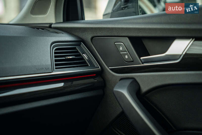 Внедорожник / Кроссовер Audi Q5 2018 в Черновцах