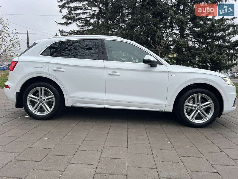 Позашляховик / Кросовер Audi Q5 2017 в Вінниці
