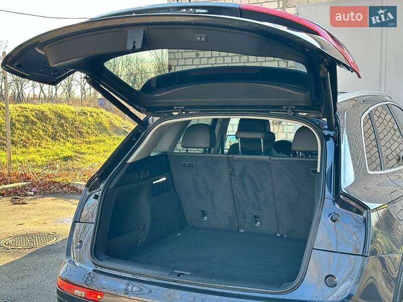 Внедорожник / Кроссовер Audi Q5 2020 в Киеве