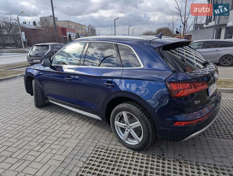 Позашляховик / Кросовер Audi Q5 2017 в Львові