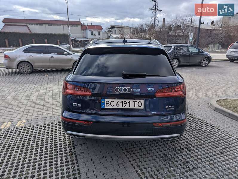 Позашляховик / Кросовер Audi Q5 2017 в Львові