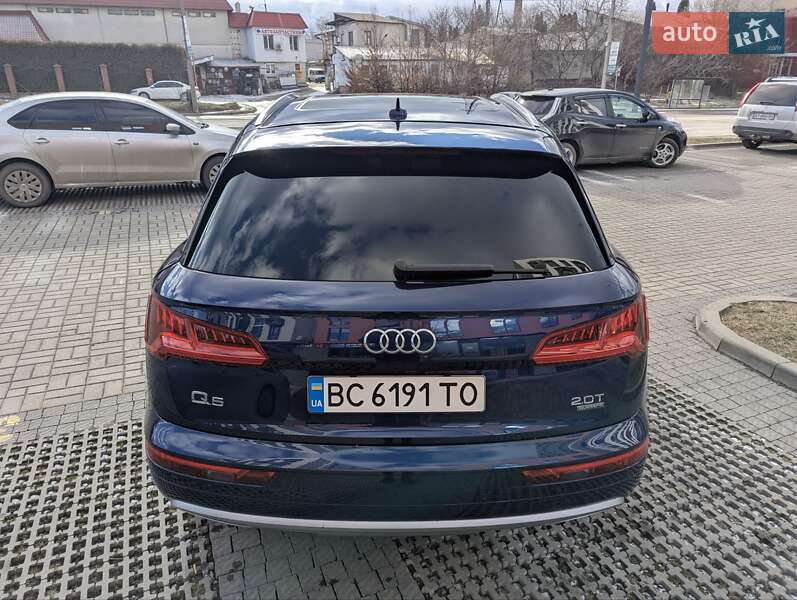 Позашляховик / Кросовер Audi Q5 2017 в Львові