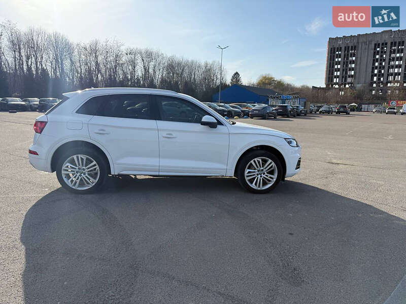 Позашляховик / Кросовер Audi Q5 2017 в Львові