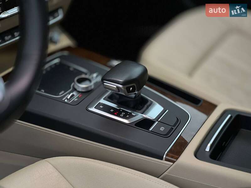 Внедорожник / Кроссовер Audi Q5 2017 в Киеве