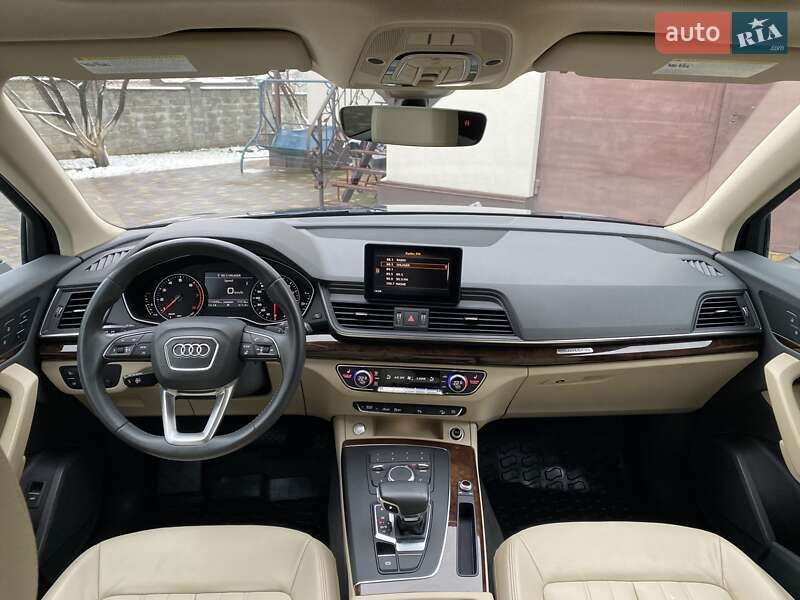 Позашляховик / Кросовер Audi Q5 2017 в Рівному