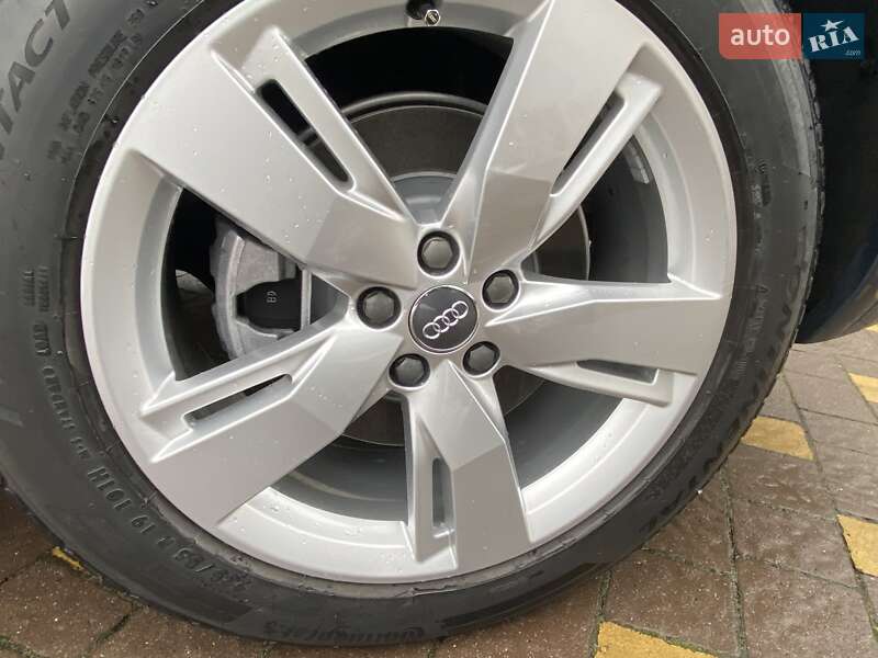 Позашляховик / Кросовер Audi Q5 2017 в Рівному