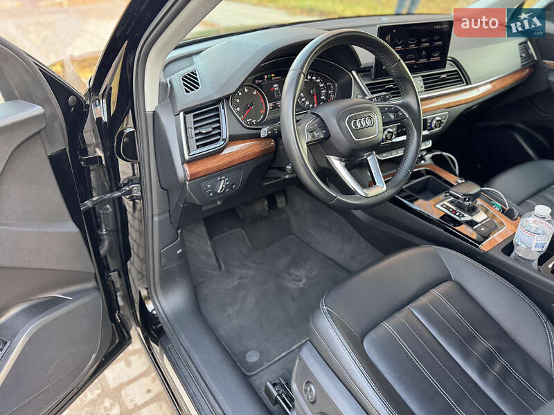 Внедорожник / Кроссовер Audi Q5 2020 в Новояворовске