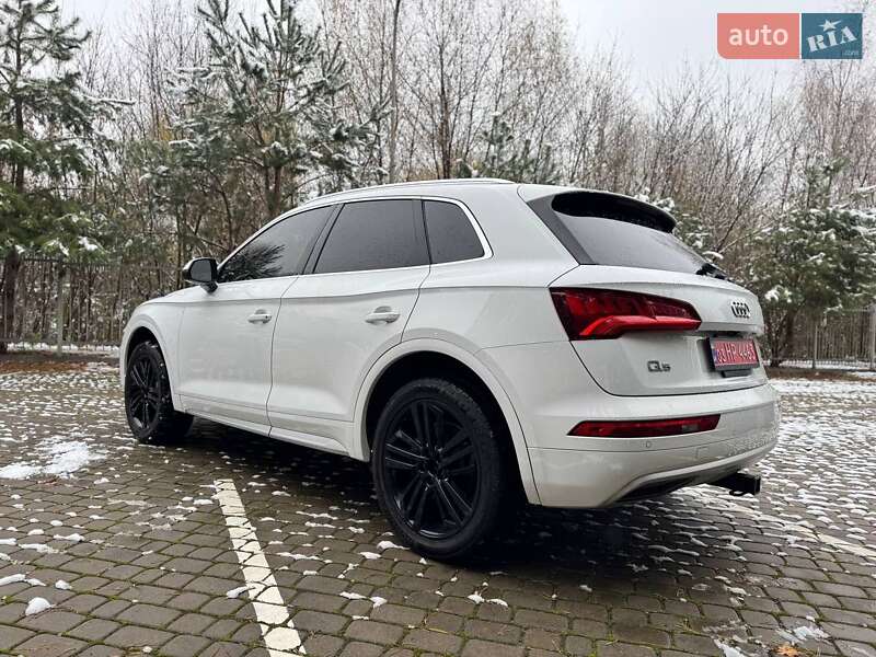 Внедорожник / Кроссовер Audi Q5 2018 в Луцке