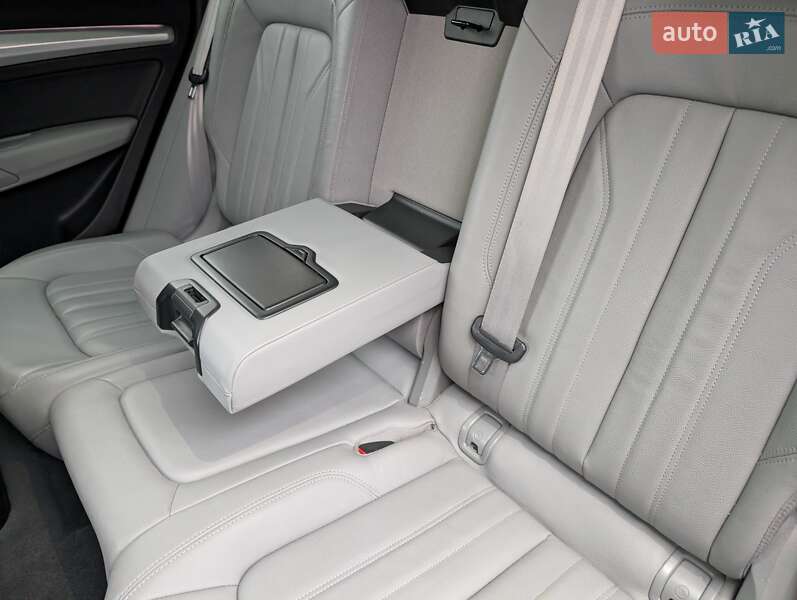 Позашляховик / Кросовер Audi Q5 2017 в Луцьку