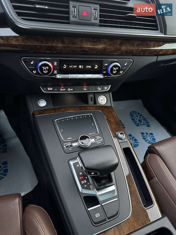 Внедорожник / Кроссовер Audi Q5 2017 в Ивано-Франковске